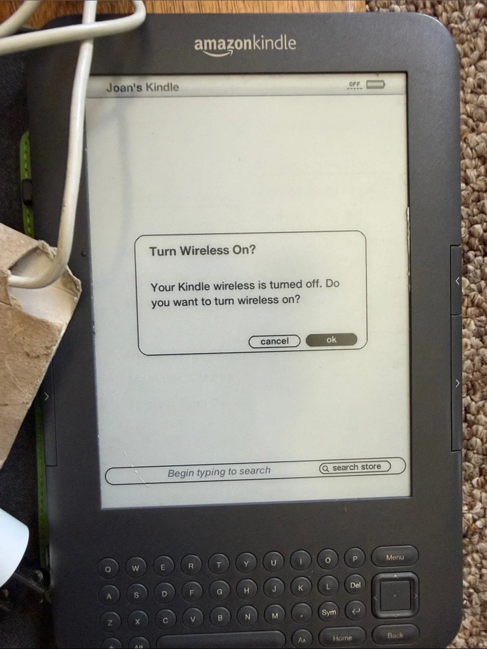Amazon Kindle eReader dark grey with Green Folio Cover with charger